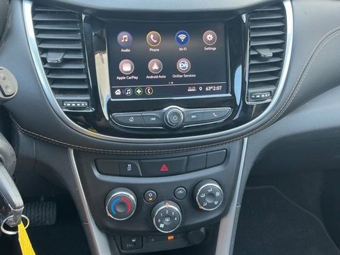 Used 2021 Chevrolet Trax LT FWD image 12
