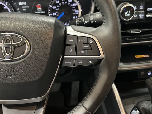 Used 2023 Toyota Highlander Bronze Edition AWD/4WD image 23