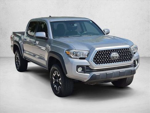 Used 2018 Toyota Tacoma TRD Off-Road AWD/4WD image 3