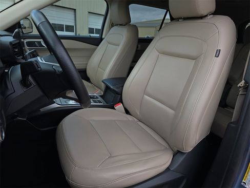 Used 2021 Ford Explorer XLT w/ Equipment Group 202A image 16