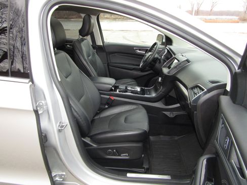 Certified 2019 Ford Edge Titanium w/ Equipment Group 301A image 23