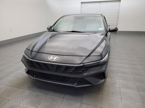 Used 2025 Hyundai Elantra SE FWD image 15