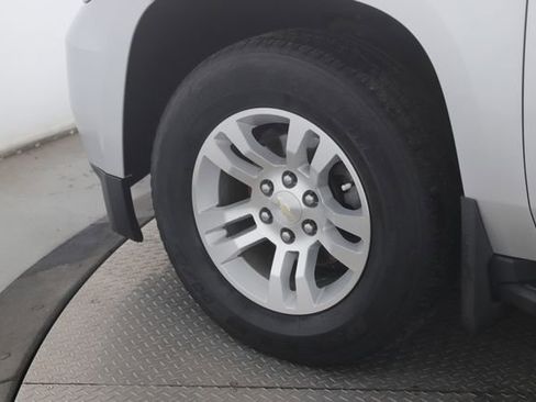 Used 2018 Chevrolet Suburban LT AWD/4WD image 13