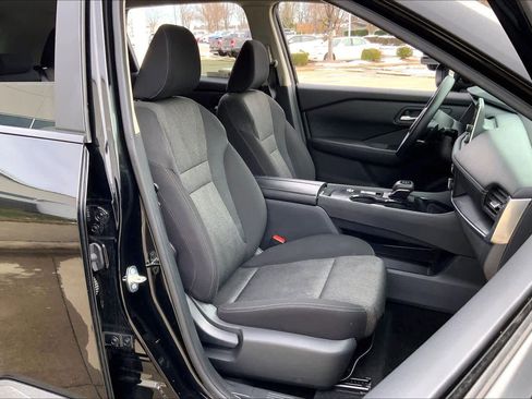 Used 2024 Nissan Rogue SV image 9