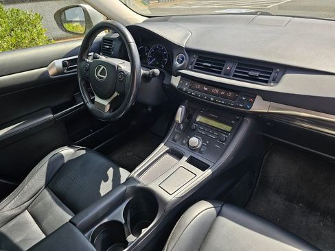 Used 2015 Lexus CT 200h FWD image 10