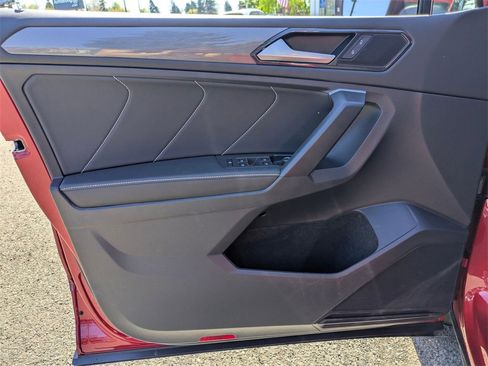 Certified 2023 Volkswagen Tiguan SE image 10