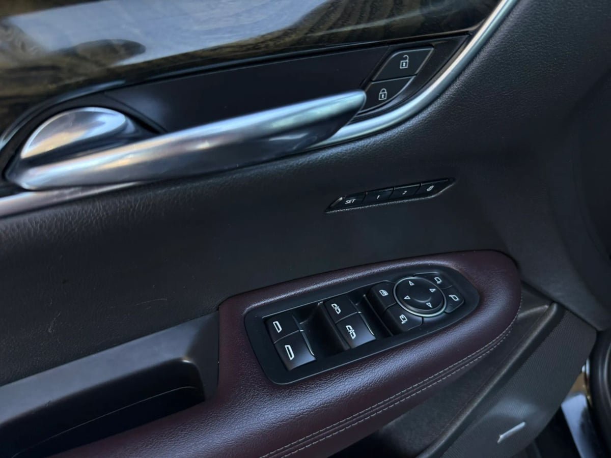 Used 2020 Cadillac XT6 Premium Luxury FWD image 38