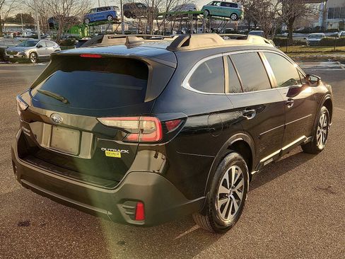 Used 2022 Subaru Outback Premium image 6