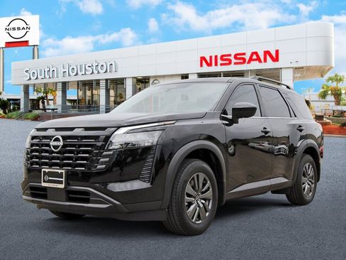 New 2026 Nissan Pathfinder SV w/ SV Premium Package FWD image 2