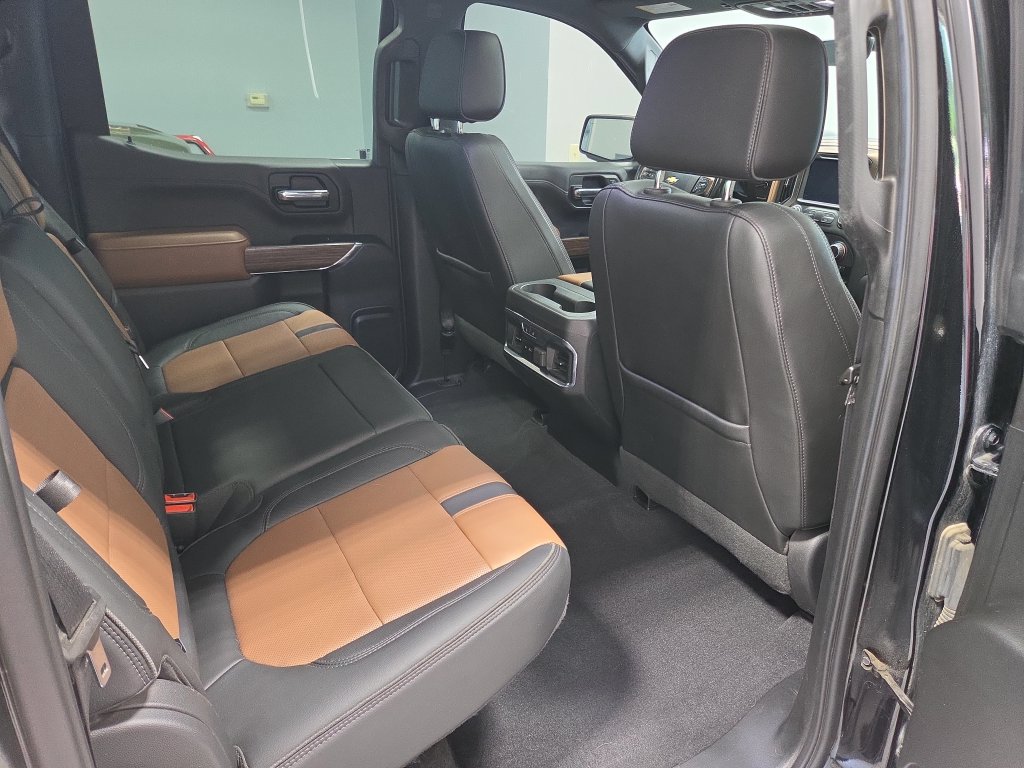 Used 2019 Chevrolet Silverado 1500 High Country w/ Technology Package AWD/4WD image 17