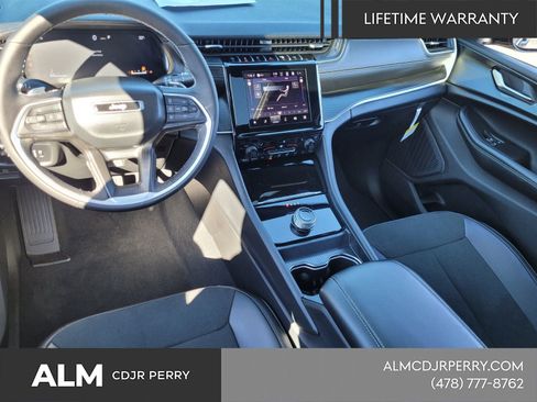 New 2025 Jeep Grand Cherokee L Altitude AWD/4WD image 9