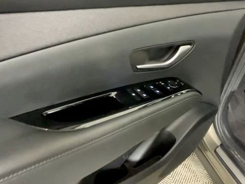 Used 2025 Hyundai Tucson Limited AWD/4WD image 18