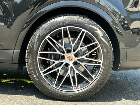 Certified 2025 Porsche Cayenne image 31