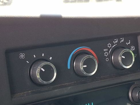 Used 2012 Chevrolet Express 2500 RWD image 17