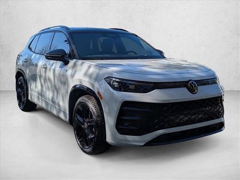 New 2026 Volkswagen Tiguan SE R-Line FWD image 9