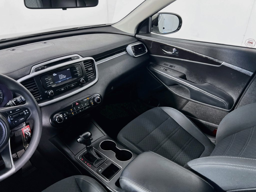 Used 2018 Kia Sorento FWD V6 image 22