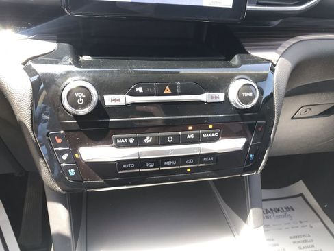 Used 2023 Ford Explorer Limited AWD/4WD image 19