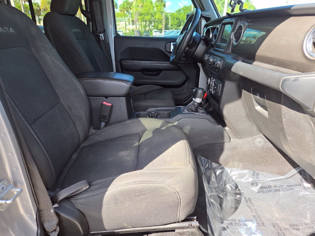 Used 2019 Jeep Wrangler Unlimited Sahara AWD/4WD image 15