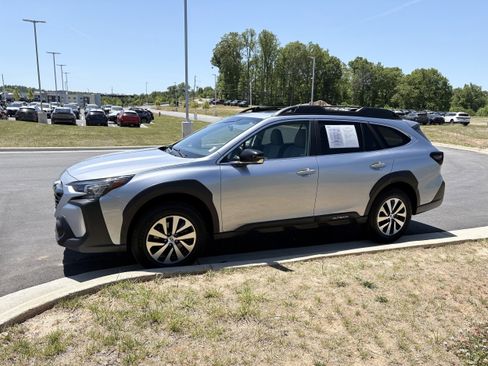 Used 2024 Subaru Outback Premium AWD/4WD image 4