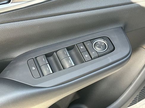New 2026 Toyota Prius Plug-In Hybrid FWD image 15