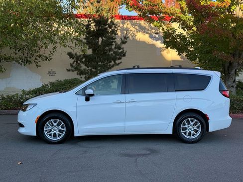 Used 2020 Chrysler Voyager Lxi image 5