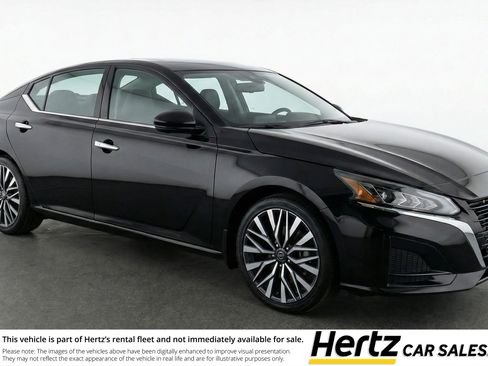Used 2025 Nissan Altima 2.5 SV image 1
