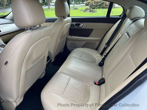 Used 2013 Jaguar XF image 9