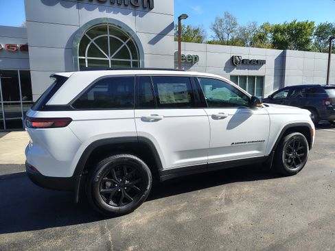 New 2026 Jeep Grand Cherokee Altitude AWD/4WD image 15