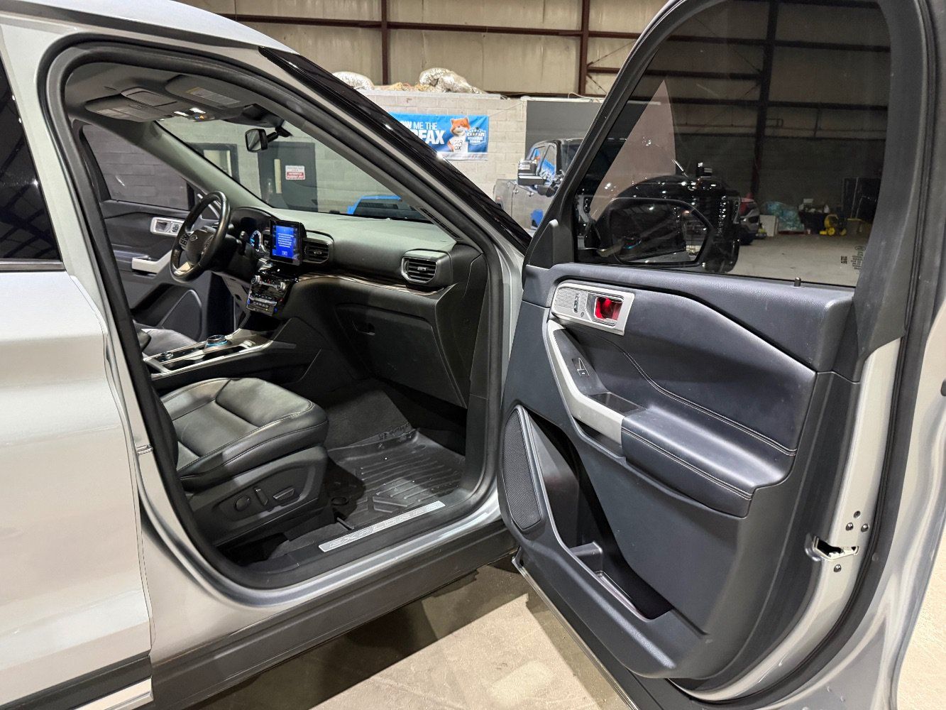 Used 2022 Ford Explorer Limited w/ Equipment Group 301A AWD/4WD image 25
