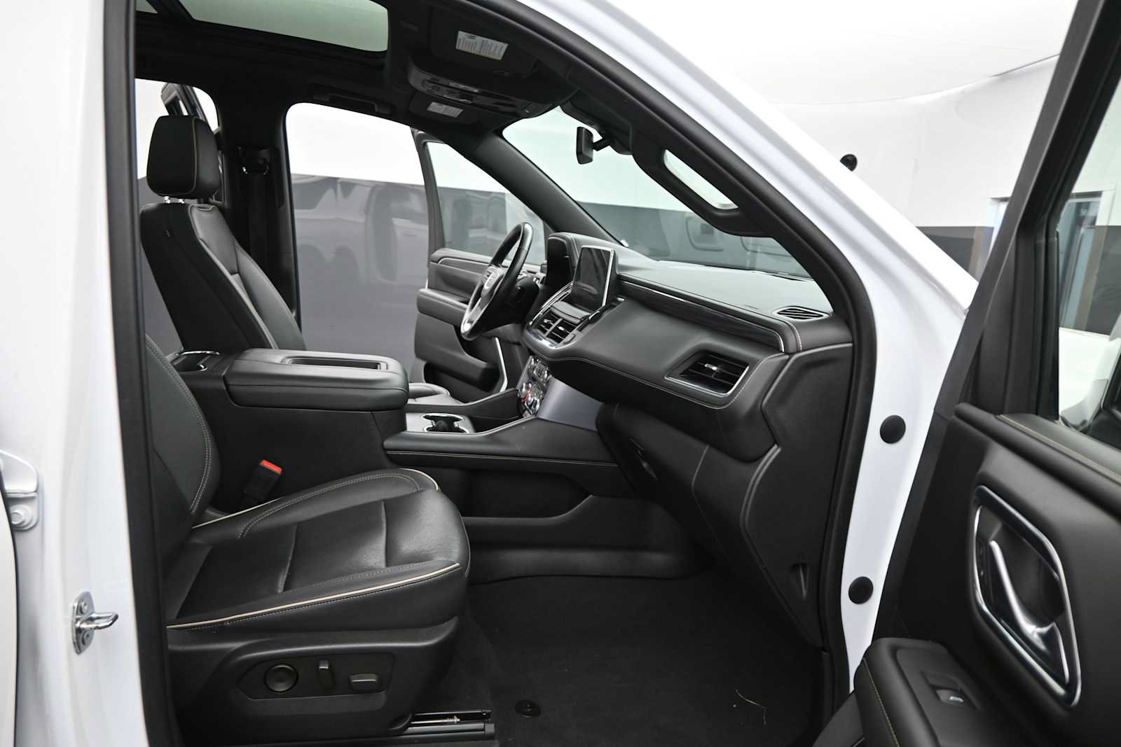 Used 2022 GMC Yukon XL SLT w/ SLT Premium Package AWD/4WD image 19