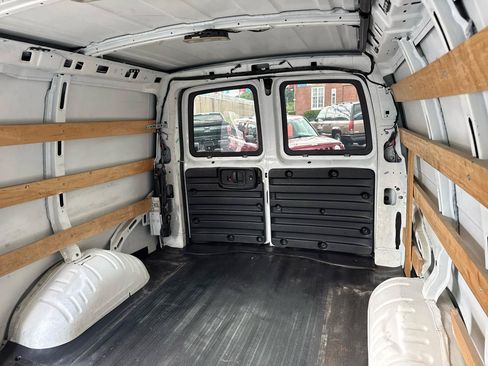 Used 2015 GMC Savana 2500 RWD image 19