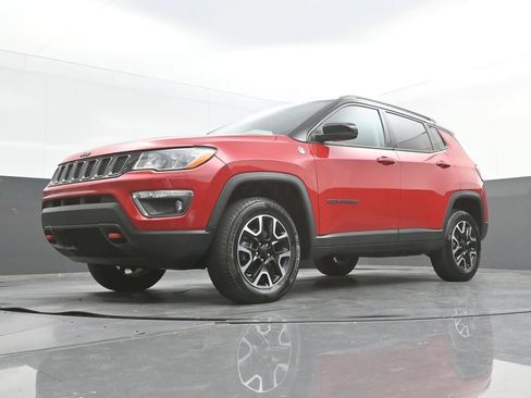 Used 2021 Jeep Compass Trailhawk AWD/4WD image 32