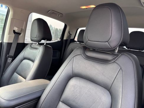 Used 2019 Chevrolet Colorado Z71 AWD/4WD image 12