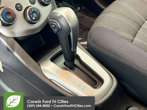 Used 2015 Chevrolet Sonic LT w/ Fun and Sun Package FWD image 10