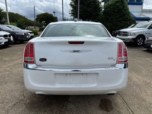 Used 2011 Chrysler 300 C RWD image 6