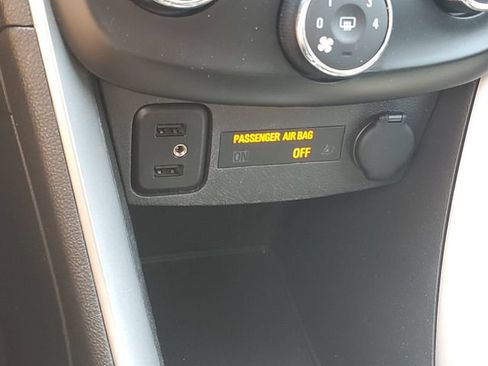 Used 2019 Chevrolet Trax LT w/ LT Convenience Package FWD image 30