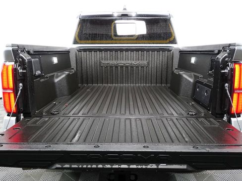 Used 2024 Toyota Tacoma TRD Off-Road w/ TRD Off Road Upgrade Package image 29