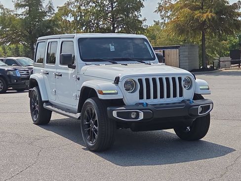 Used 2023 Jeep Wrangler Unlimited Sahara w/ Cold Weather Group AWD/4WD image 1