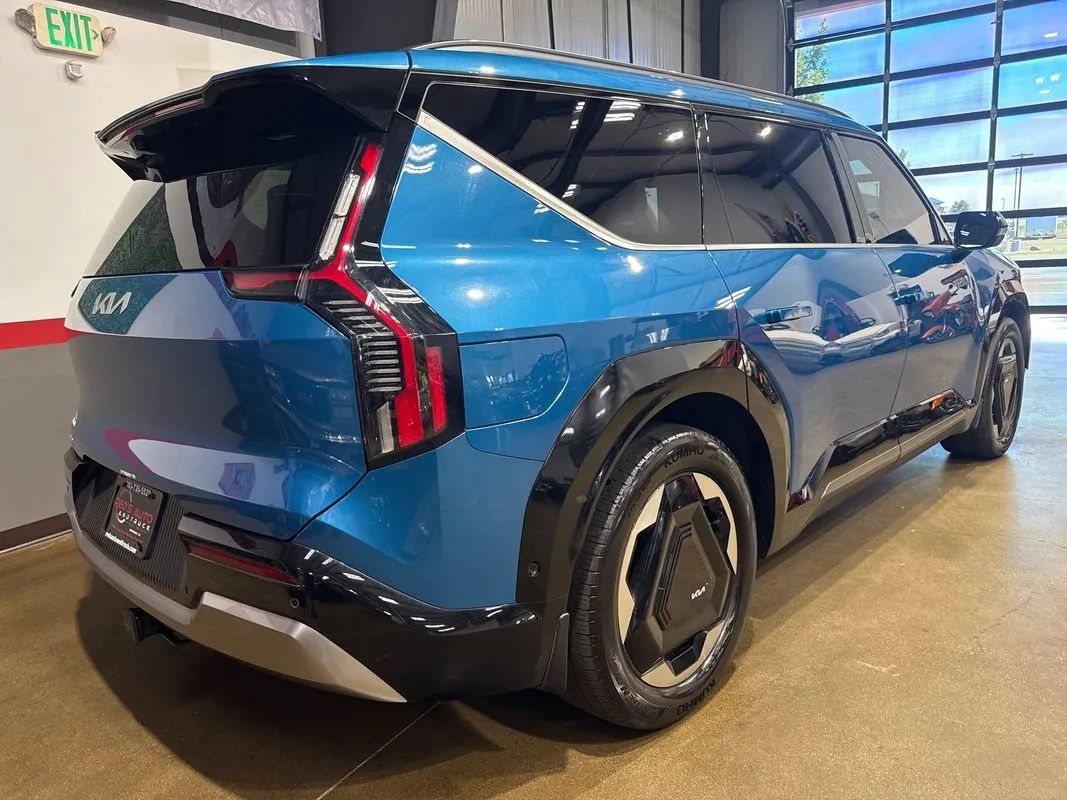 Used 2024 Kia EV9 Land w/ Towing Package AWD/4WD image 49