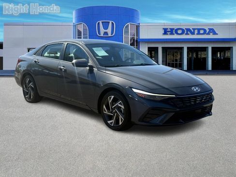 Used 2025 Hyundai Elantra SEL image 10