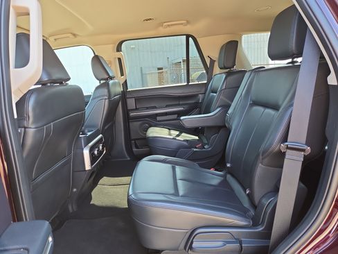 Used 2024 Ford Expedition XLT AWD/4WD image 11