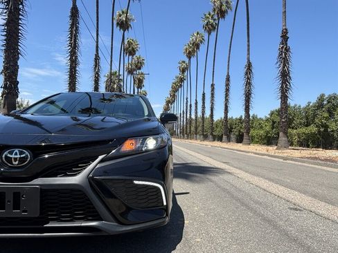 Used 2022 Toyota Camry SE FWD image 8