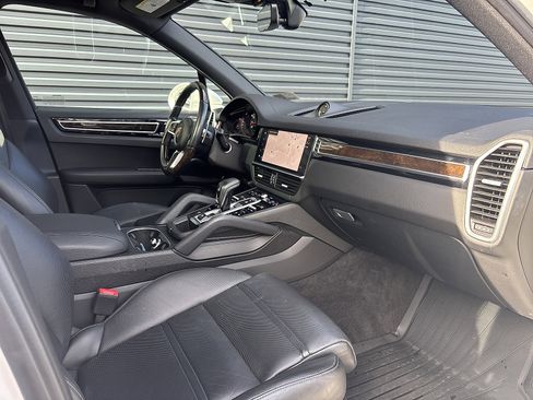 Certified 2022 Porsche Cayenne image 12
