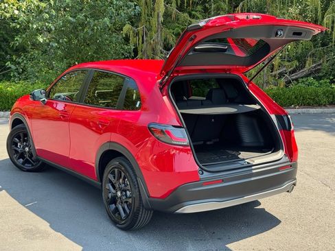 Certified 2025 Honda HR-V Sport image 29