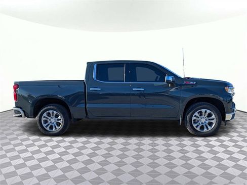 Used 2025 Chevrolet Silverado 1500 LTZ image 3