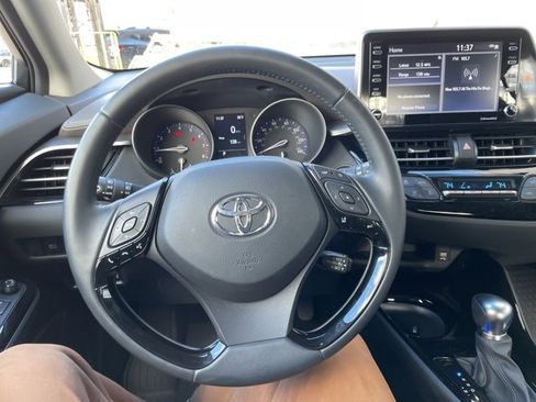 Used 2022 Toyota C-HR Limited image 21