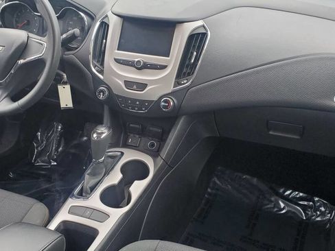 Used 2018 Chevrolet Cruze LS image 8