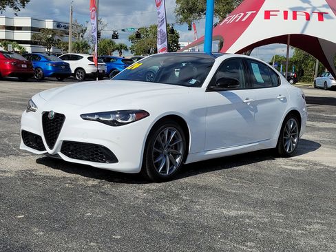 Used 2024 Alfa Romeo Giulia Sprint RWD image 3