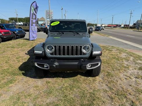 Used 2025 Jeep Wrangler Unlimited Sahara w/ Safety Group AWD/4WD image 2