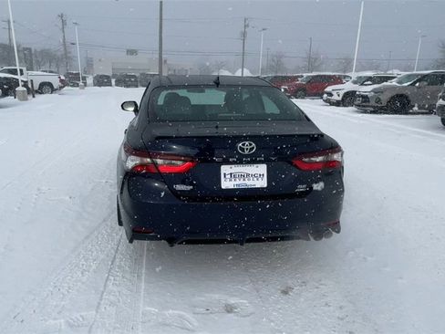 Used 2021 Toyota Camry SE w/ Cold Weather Package image 7